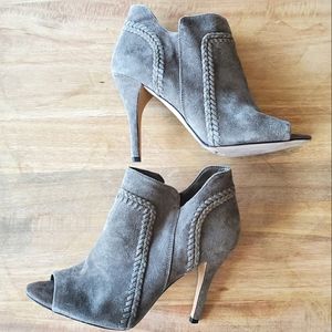 VINCE CAMUTO peeptoe boo shootie